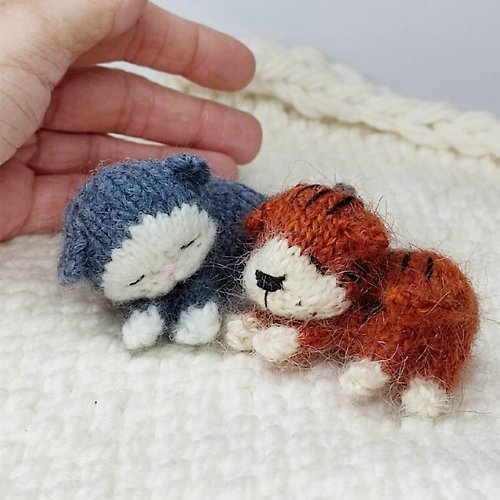 Cute Knit Toy Tiger cub & kitten 2 in 1 knitting pattern. English and Russian PDF.