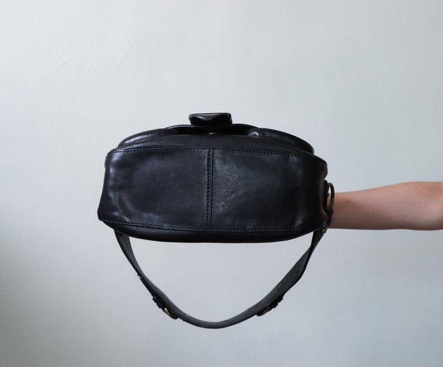 Banana Republic vintage バッグ 黒 本革 Vintage Banana Republic Black Leather Baguette Bag - Shop