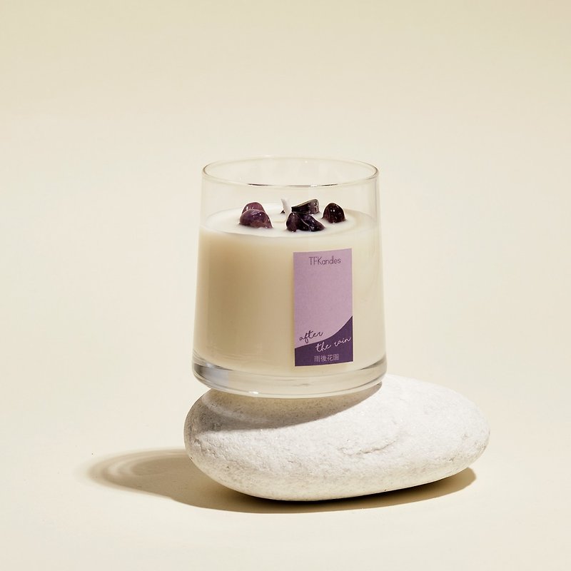 After the rain | Naturally scented candle with Amethyst - เทียน/เชิงเทียน - ขี้ผึ้ง สีม่วง