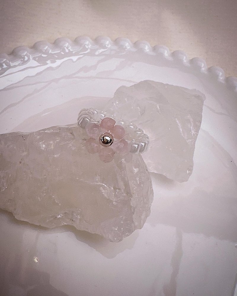 C&W natural cherry blossom pink crystal handmade small flower beaded ring - แหวนทั่วไป - หยก สีเงิน