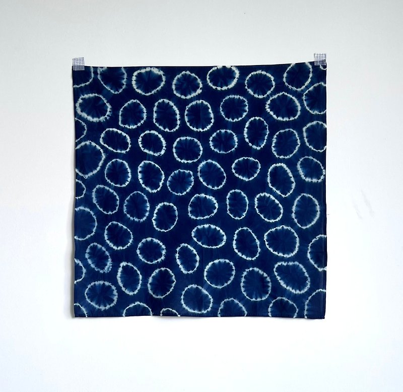 Blue-dyed tie-dye kerchief cover - ผ้าเช็ดหน้า - ผ้าฝ้าย/ผ้าลินิน 