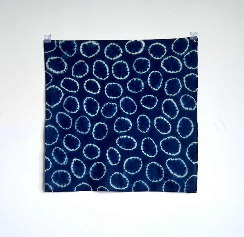 Blue-dyed tie-dye kerchief cover - ผ้าเช็ดหน้า - ผ้าฝ้าย/ผ้าลินิน 