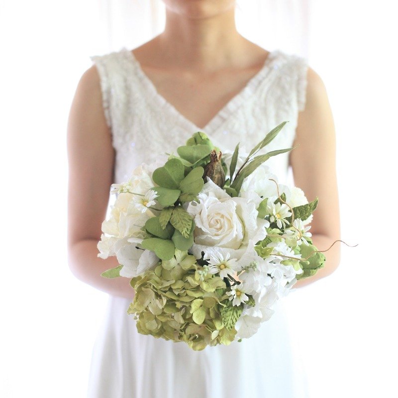 MB203 : ช่อดอกไม้เจ้าสาว สำหรับถือในงานแต่งงาน ในโทนสีสีขาวธรรมชาติ - งานไม้/ไม้ไผ่/ตัดกระดาษ - กระดาษ สีเขียว