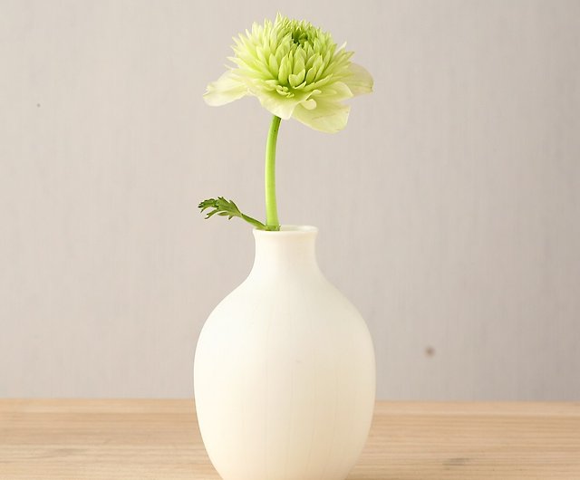 白い磁器の一輪挿し - ショップ studio bwanji 花瓶・植木鉢 - Pinkoi