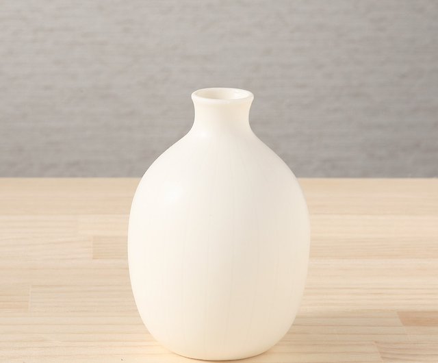 白い磁器の一輪挿し - ショップ studio bwanji 花瓶・植木鉢 - Pinkoi