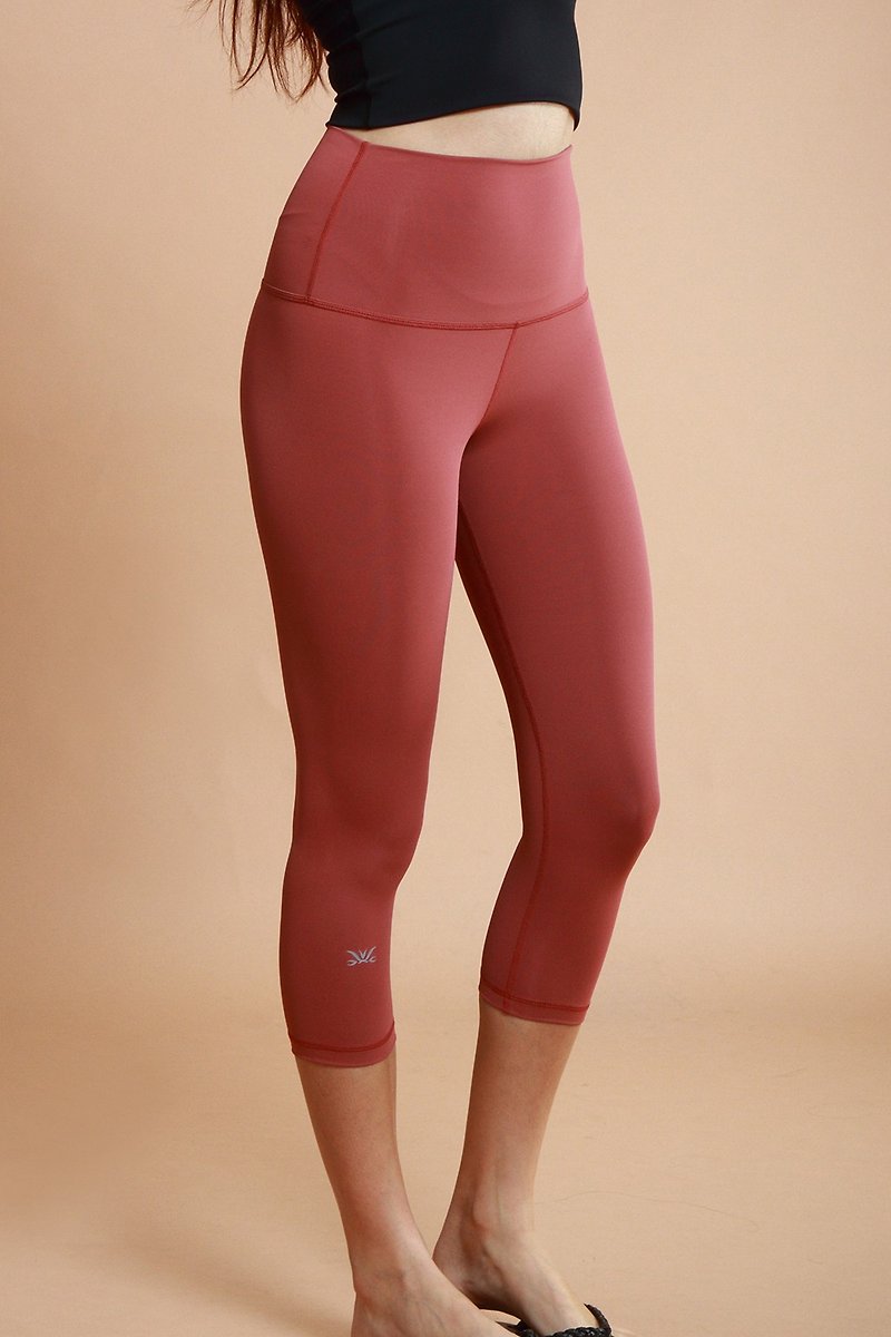 Classic hugging capris @breathm-Maple brick red - Women's Yoga Apparel - Polyester Red