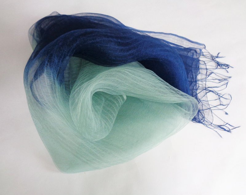 Indigo dyeing, vegetable dyeing, domestic silk, organdy, large-sized long stole, grass dew - Scarves - Other Materials Blue