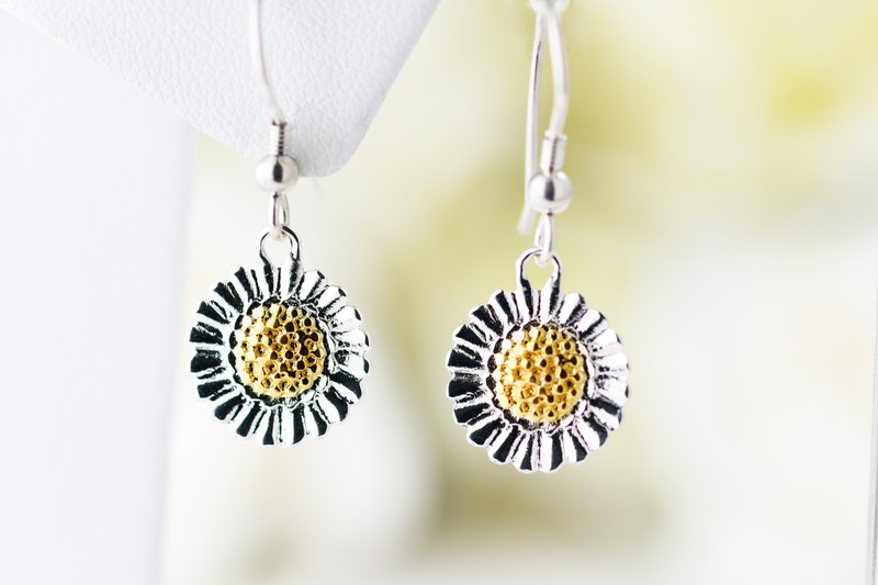 花朵系列  戀戀小雛菊 勾式耳環 銀/金 (ERIJA0997E) - 耳環/耳夾/耳骨夾 - 銀 銀色