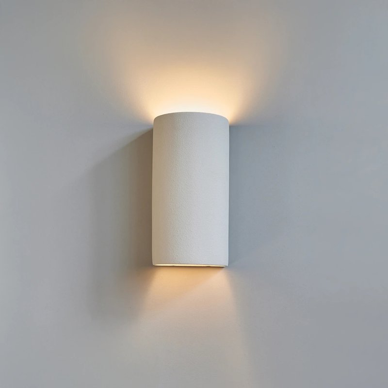 Handcrafted Textured Ceramic Wall Lamp - Contemporary Indirect Lighting Fixture - 燈具/燈飾 - 黏土 白色