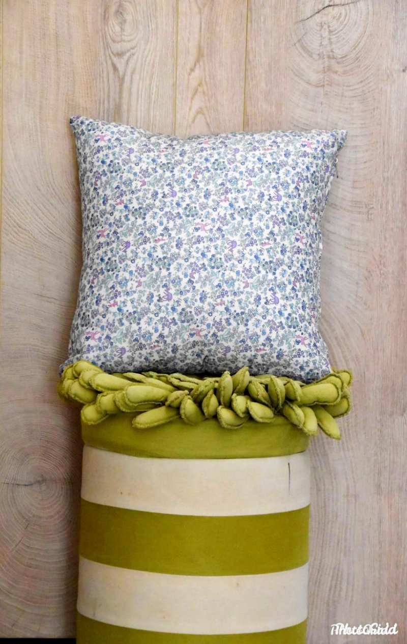 British fine cotton / forest animals / pillow - Pillows & Cushions - Cotton & Hemp Multicolor