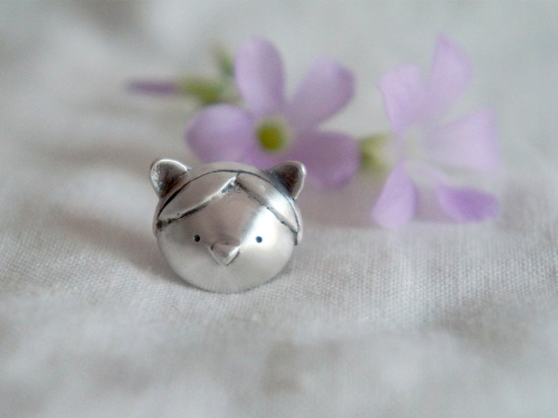 My Cat Friends--young young cat--Little cat--Silver Cat--Sterling Silver--Brooch - เข็มกลัด - เงินแท้ สีเทา