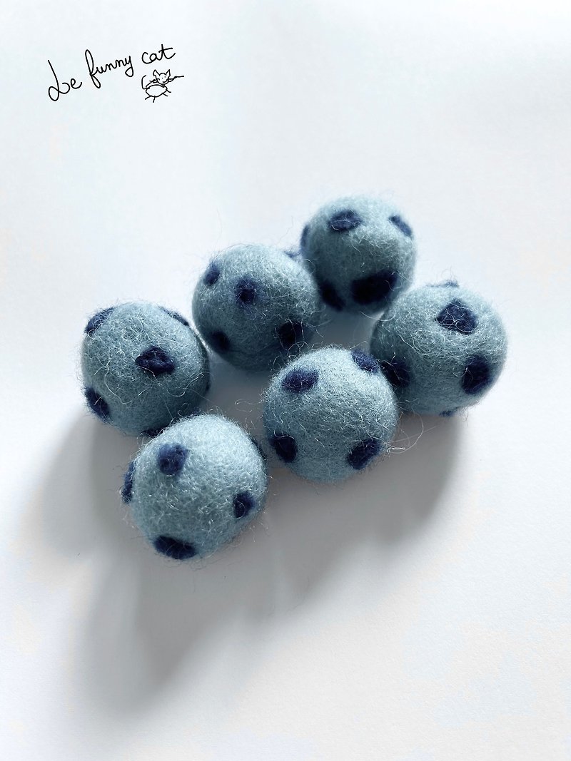 Fallen Blue Felt Balls - ของเล่นสัตว์ - ขนแกะ สีน้ำเงิน