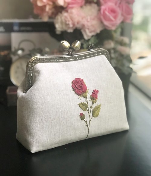 kajonpong Hand-embroidered kisslock bag,hand-embroidered bag,roses embroidered
