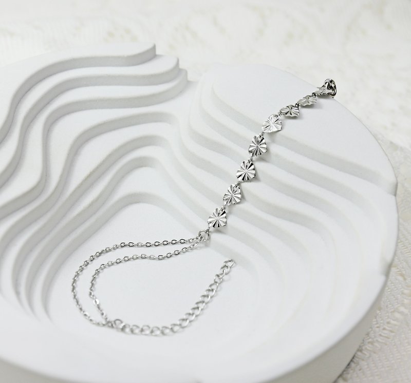 Flashing Heart Stainless Steel Chain Bracelet/Silver - สร้อยข้อมือ - สแตนเลส สีเงิน