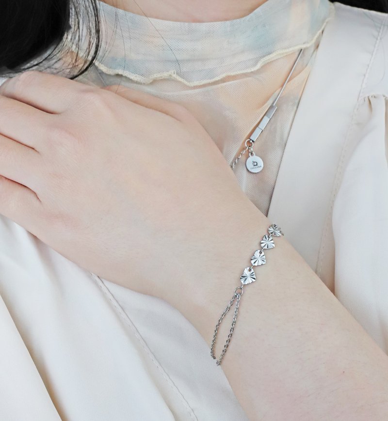 Flashing Heart Stainless Steel Chain Bracelet/Silver - สร้อยข้อมือ - สแตนเลส สีเงิน