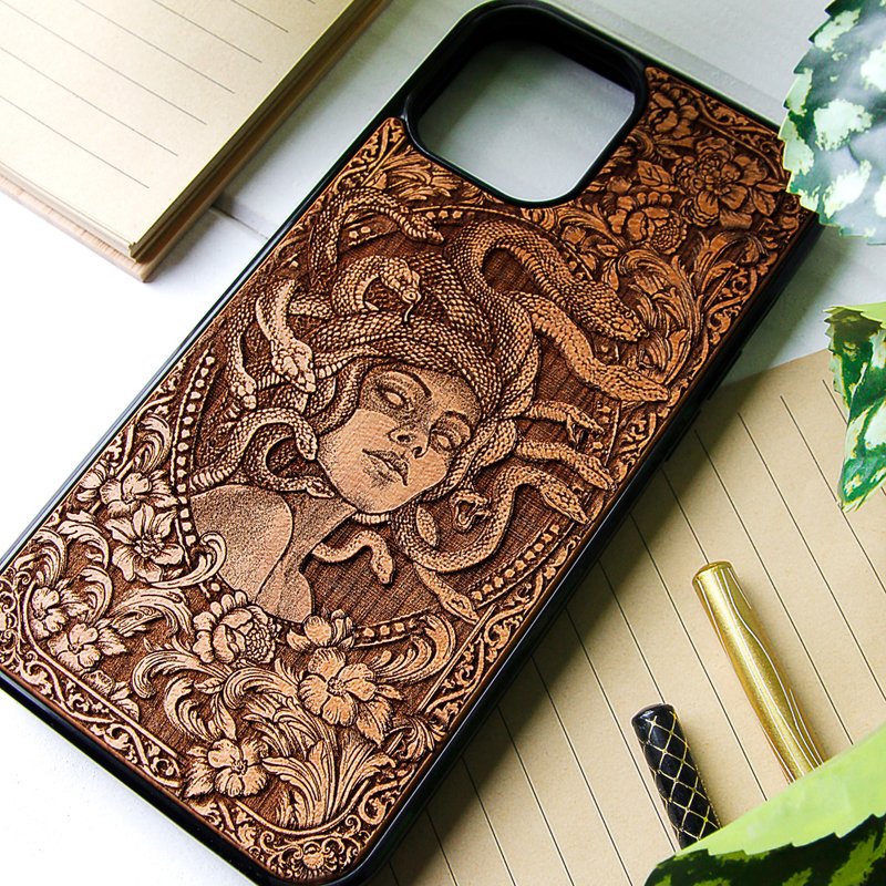 Medusa -  Phone case wood laser engraved - 手機殼/手機套 - 木頭 咖啡色