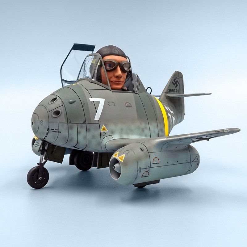 German ME262A Schwalbe + Kommando Nowotny Pilot Duo, Cute-Version Resin Model - Other - Resin Gray