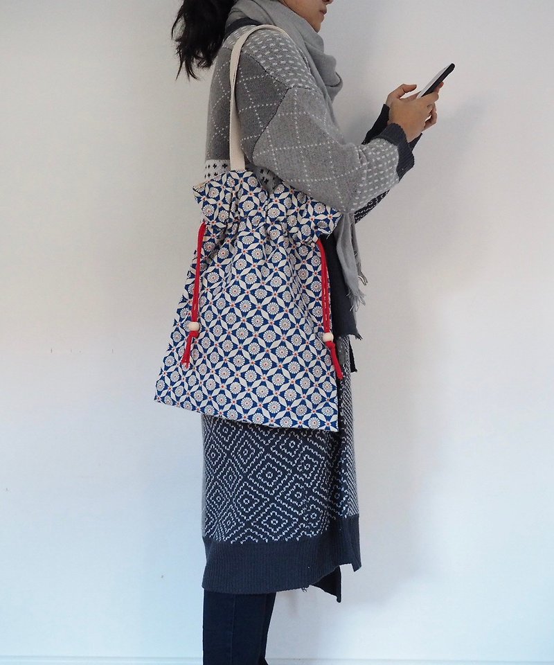 Handmade canvas tote bag with Alice printing - Messenger Bags & Sling Bags - Cotton & Hemp Blue