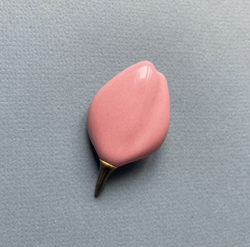Tulip Ceramic Brooch. Clay Pin. Spring Jewelry - 胸針/心口針 - 陶 粉紅色