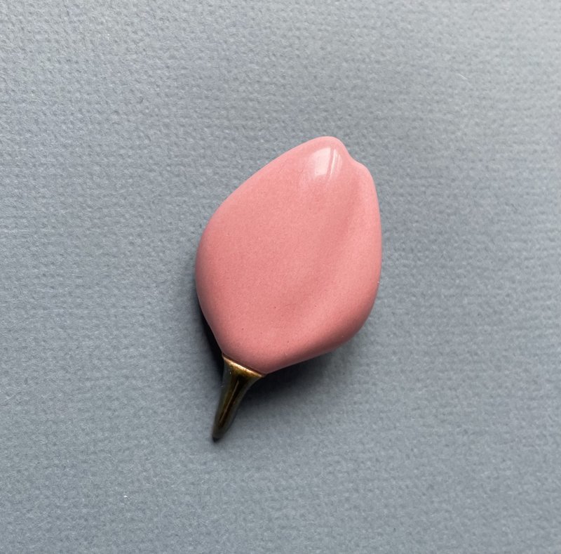 Tulip Ceramic Brooch. Clay Pin. Spring Jewelry - 胸針 - 陶 粉紅色