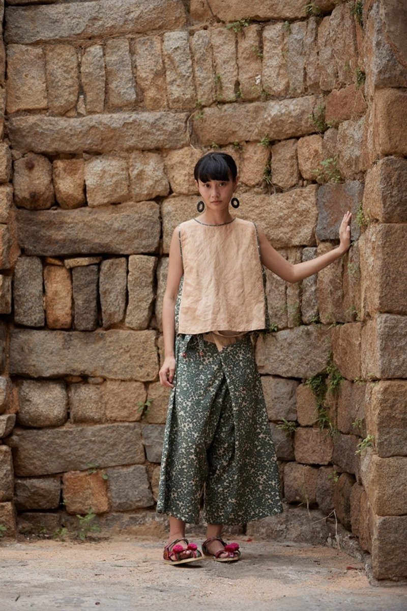 Retro Literary Silk Splicing Plant Dye Vest - เสื้อกั๊กผู้หญิง - วัสดุอื่นๆ สีเขียว