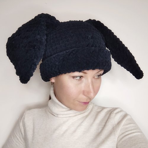 Alternative Crochet Boutique 黑色兔子帽。 JHope 兔耳朵帽子。 毛絨兔子毛線帽鉤針編織。