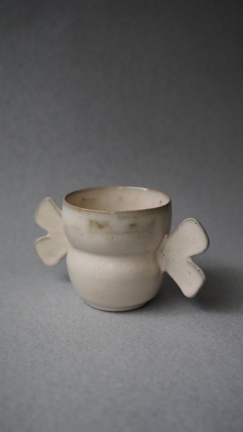 • Mili's Pottery • 072 May You Fly Like a Ginkgo - Ginkgo Leaf Cup - Other Cups - ดินเผา ขาว