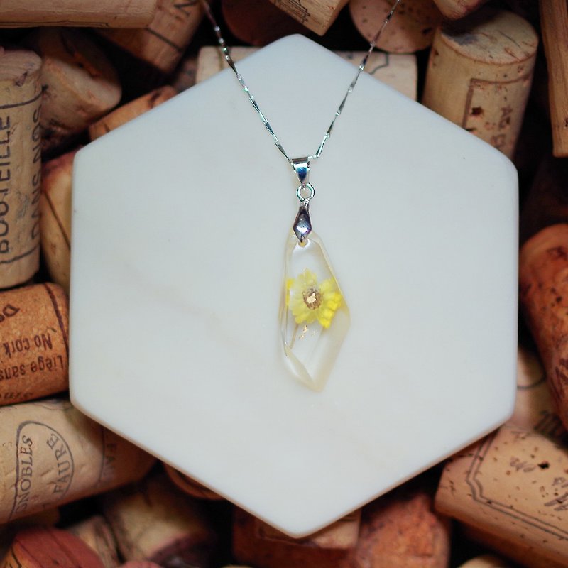 Hua Shuo · Original Brand / Real Flower Gemstone Necklace Series. Yellow Chrysanthemum [Flower Language-Positive Sunlight] / Everlasting Flower / Sterling Silver - Necklaces - Plants & Flowers Yellow