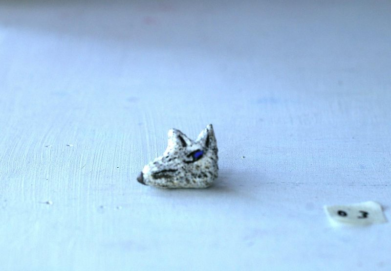 white wolf pins 白おおかみのピンバッチ0３ - Brooches - Pottery White