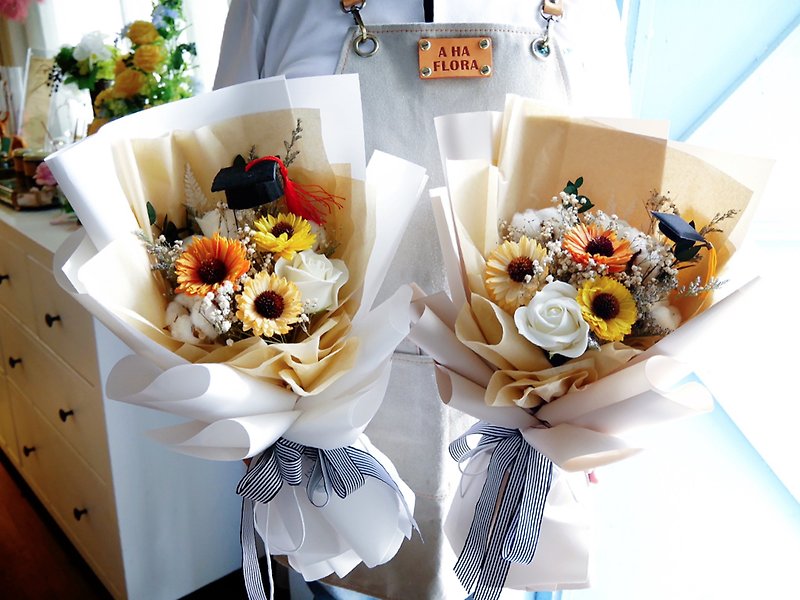 Pengcheng Miles Graduation Bouquet - Dried Flowers & Bouquets - Plants & Flowers 