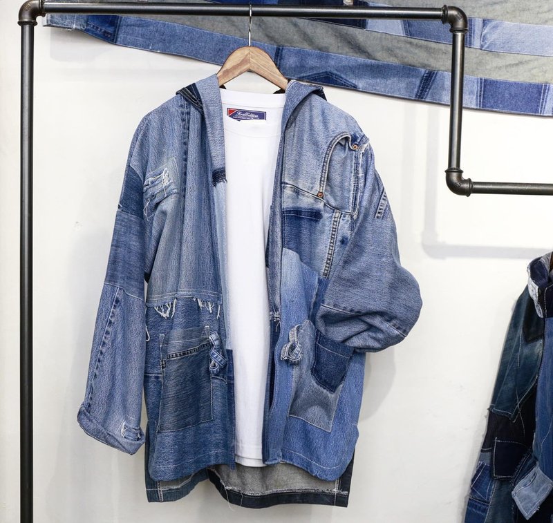 Denim patchwork hat kimono - เสื้อโค้ทผู้ชาย - ผ้าฝ้าย/ผ้าลินิน สีน้ำเงิน