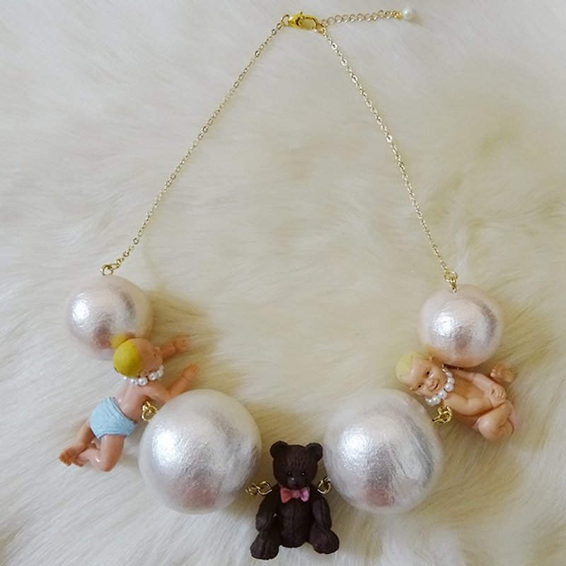Baby × Bear Big Pearl Necklace - สร้อยคอ - พลาสติก ขาว