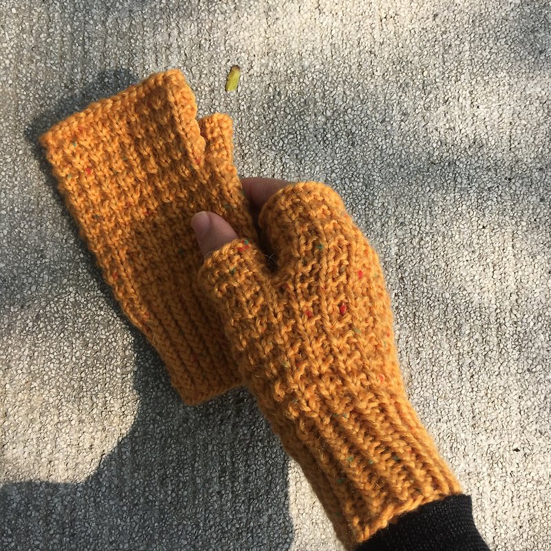 曉織物 手工編織彩點羊毛露指手套 薑黃 - 手套 - 羊毛 橘色