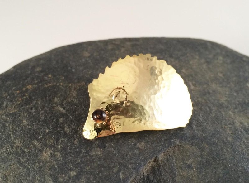 ハリネズミ☆真鍮ブローチ Smoky Quartz - 胸針 - 其他金屬 