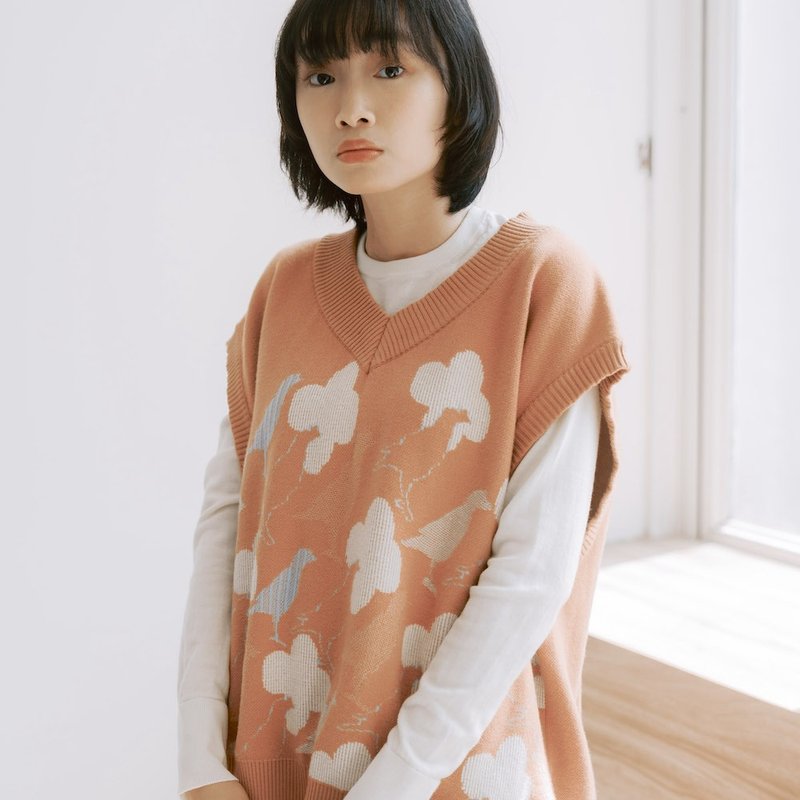 Knitted sweater vest/soft winter bloom/Begonia Starling No. 2/Indifferent Mist Orange - Women's Sweaters - Polyester Orange