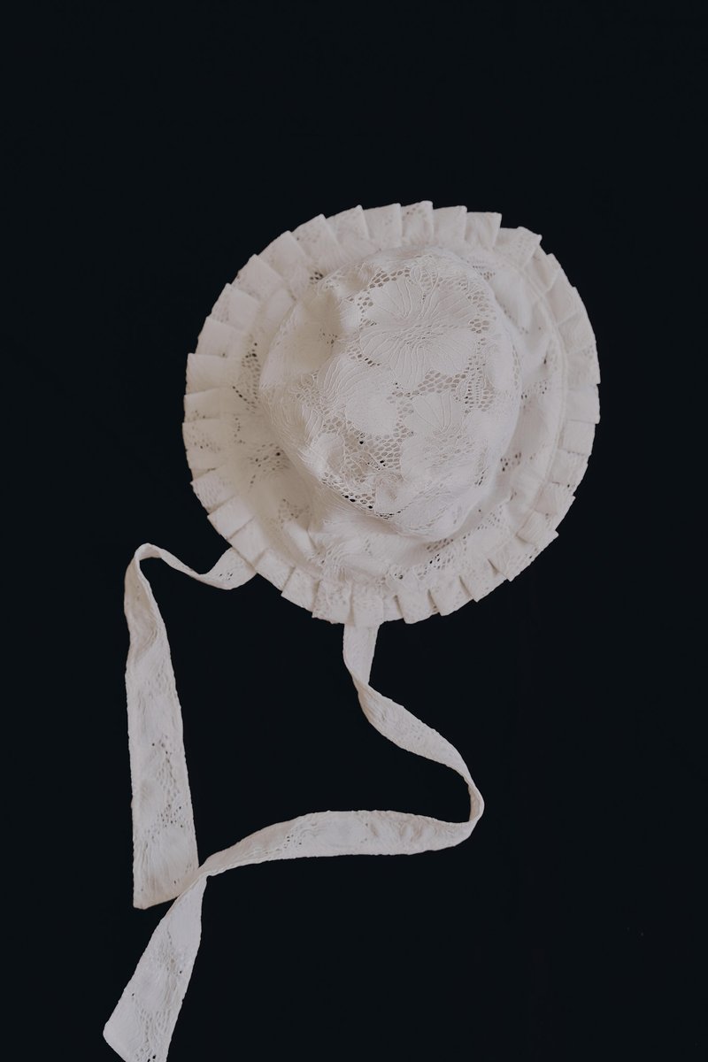 handmade lace pleated hat 手工細節百褶帽 White 白蕾絲 - 帽子 - 棉．麻 白色