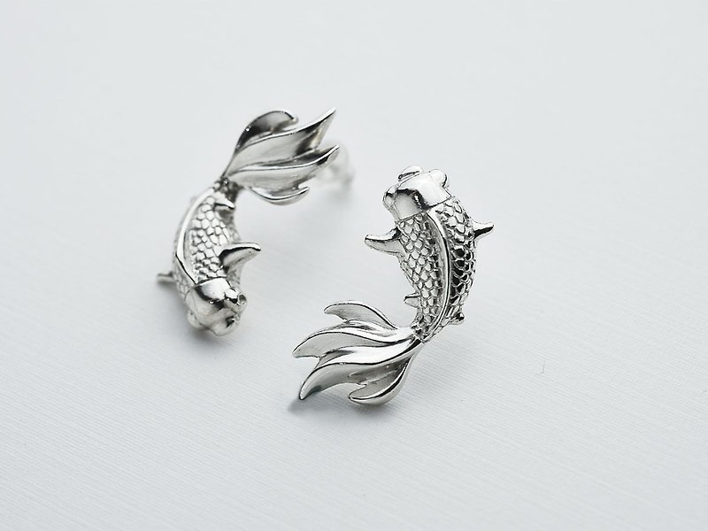 Gold fish stud earrings 925 sterling silver for women - ต่างหู - เงินแท้ สีเงิน