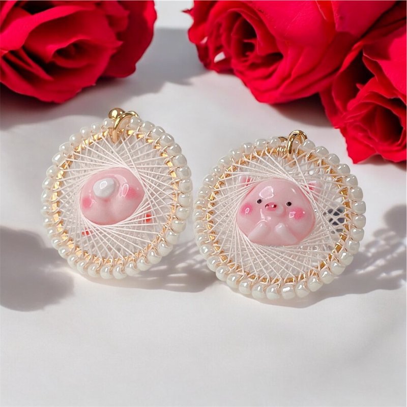 Excel VBA, playfulness and loveliness. Dream of a little piggy earrings Earrings - Earrings & Clip-ons - Thread White