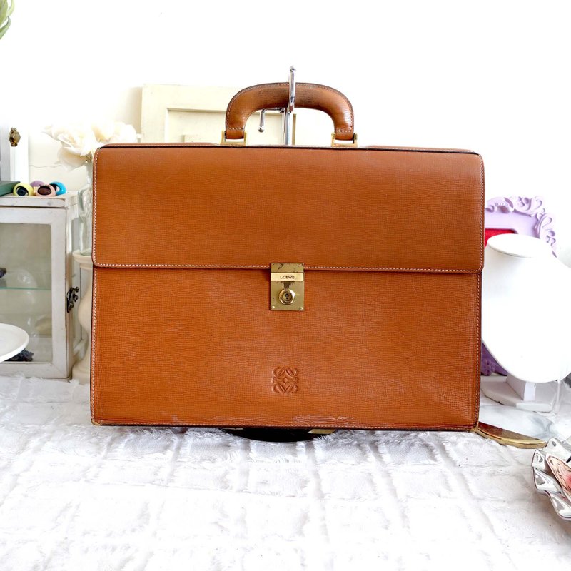 Loewe milk tea brown leather men's briefcase portable briefcase Spanish senior second-hand vintage - Briefcases & Doctor Bags - Other Materials Brown