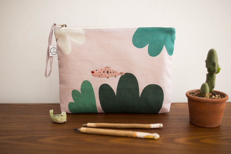 Taiwan sakura crocheted salmon embroidered large storage bag - Toiletry Bags & Pouches - Cotton & Hemp Pink