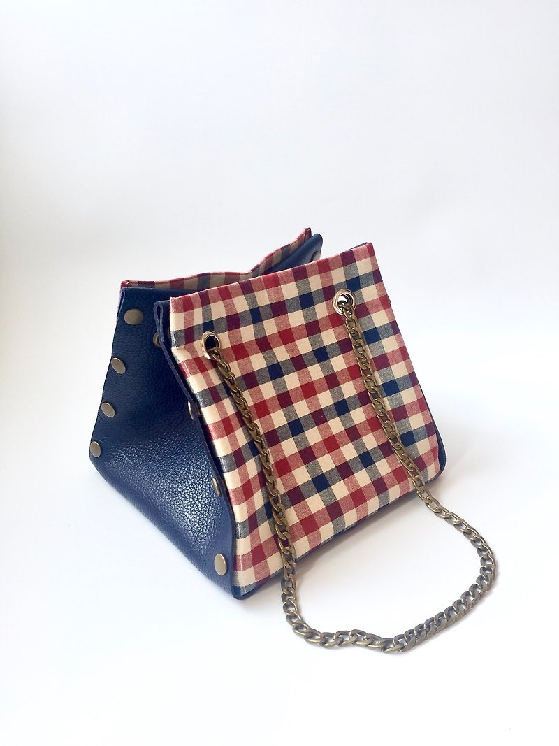 Mix and match Button Cube Bag with blue leather - กระเป๋าแมสเซนเจอร์ - หนังแท้ สีน้ำเงิน