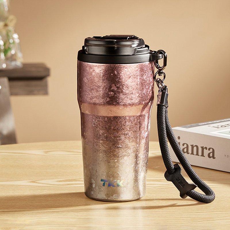 【TKK】洛奇系列 純鈦Ti 保溫咖啡杯630ML-鈦粉金(禮盒組) - 水樽/水瓶 - 不鏽鋼 粉紅色