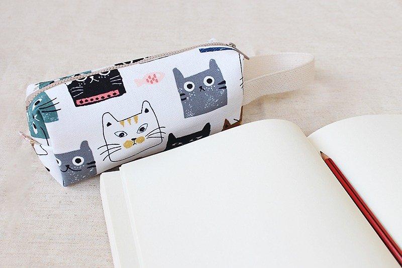 大頭貓咪手提筆袋/收納袋 萬用袋 鉛筆盒 - 鉛筆盒/筆袋 - 紙 白色