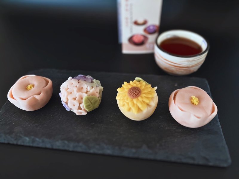 Everything is good with plums-wagashi gift box - เค้กและของหวาน - วัสดุอื่นๆ 