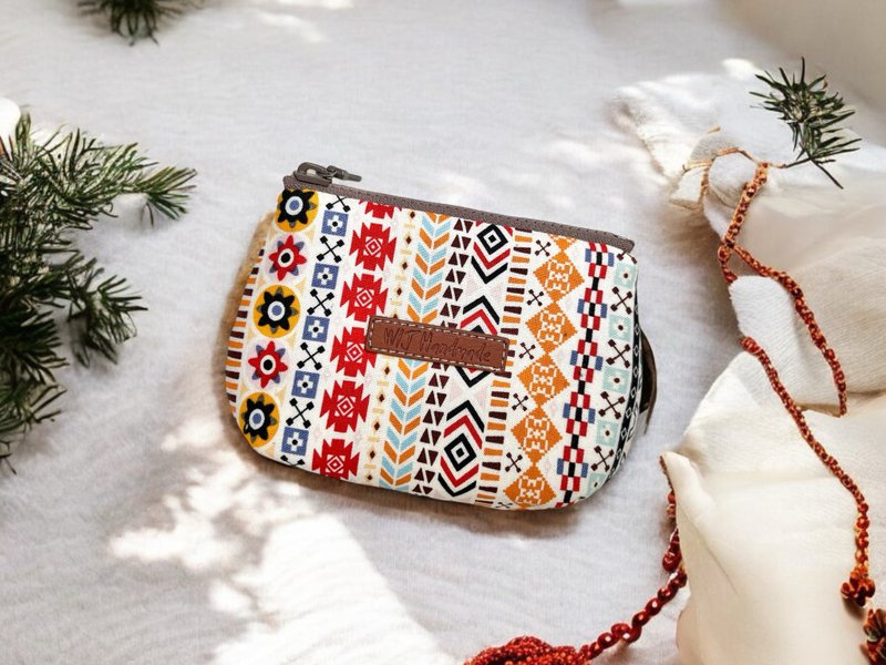 Handmade three-layer coin purse. symbolic totem - กระเป๋าใส่เหรียญ - ผ้าฝ้าย/ผ้าลินิน หลากหลายสี