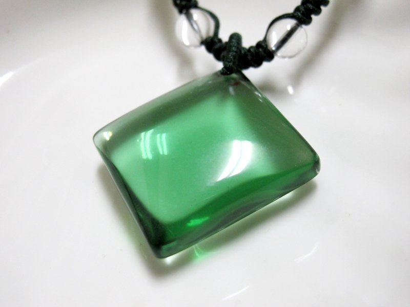 Natural volcanic glass x white crystal [Lingling green glass]-Hand-made natural stone necklace series - Necklaces - Glass Green