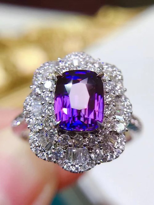 台北奧斯珠寶｜客製莫桑石、莫桑鑽、GIA鑽石、彩色寶石 台北奧斯珠寶 無燒紫色藍寶石戒指