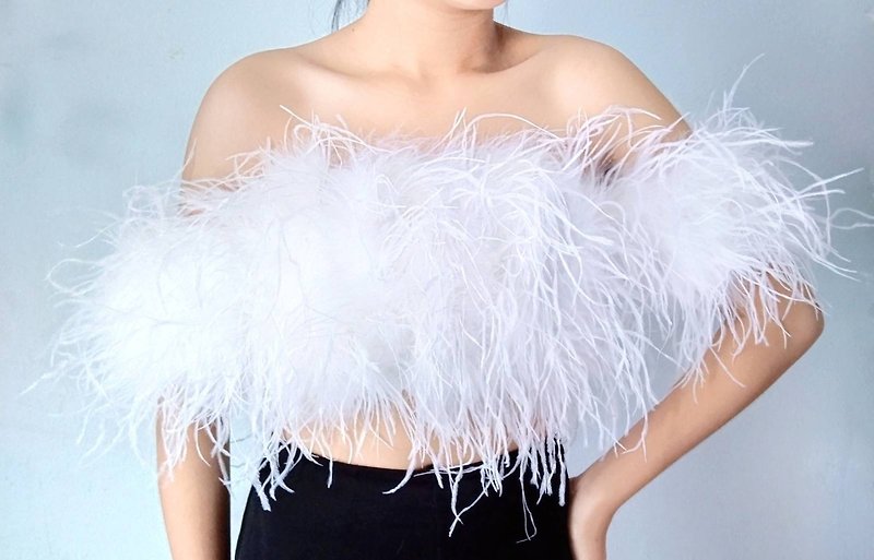 White feather neckline with two sleeves and a back zip. - 女裝 上衣 - 羽絨 白色