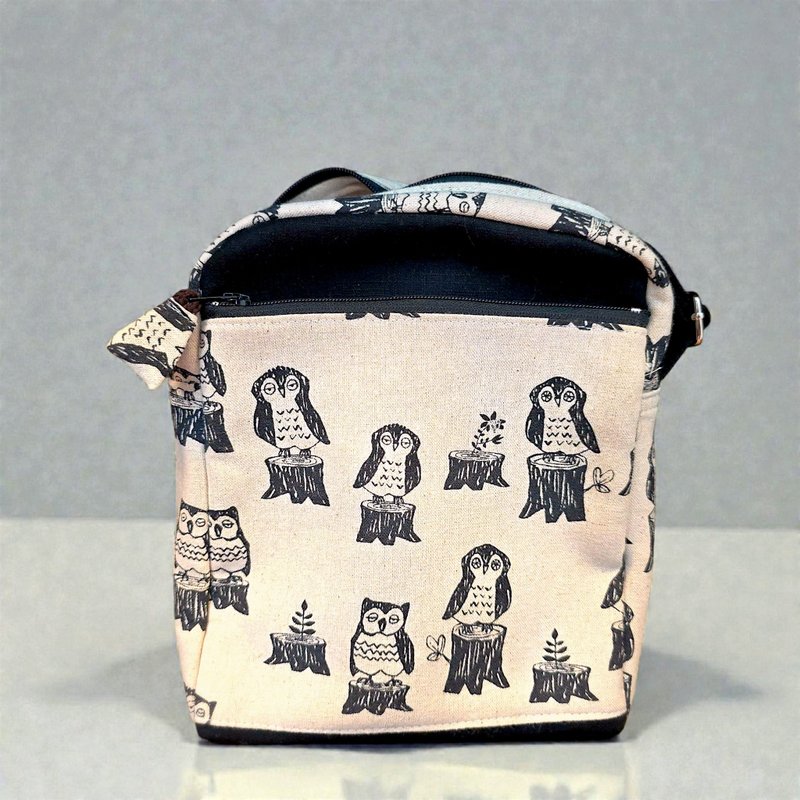 BagelMom 貓頭鷹黑米白色系-多拉鏈夾層斜背包-手作布包 - 側背包/斜背包 - 棉．麻 多色