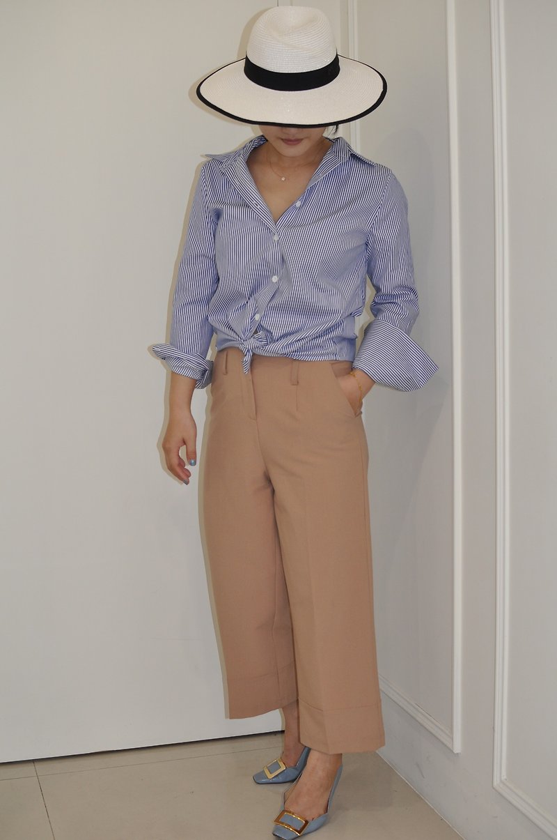 Flat 135 X Taiwan designer series long-sleeved blue line shirt - Women's Shirts - Cotton & Hemp White
